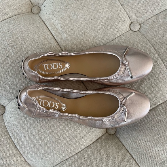 Tod’s rose gold metallic ballet flats - Picture 6 of 13